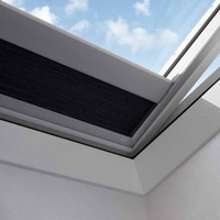 Cortina oscurecimiento en ventana de cubierta plana VELUX Madrid - MACOTRANS 2