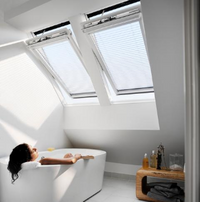 VELUX giratoria motorizada en poliuretano blanco - LasMejoresVentanasdeTejado.com