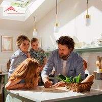 Ventana VELUX Integra blanca en cocina - Las Mejores Ventanas de Tejado Ventana VELUX Integra blanca en cocina - Las Mejores Ventanas de Tejado